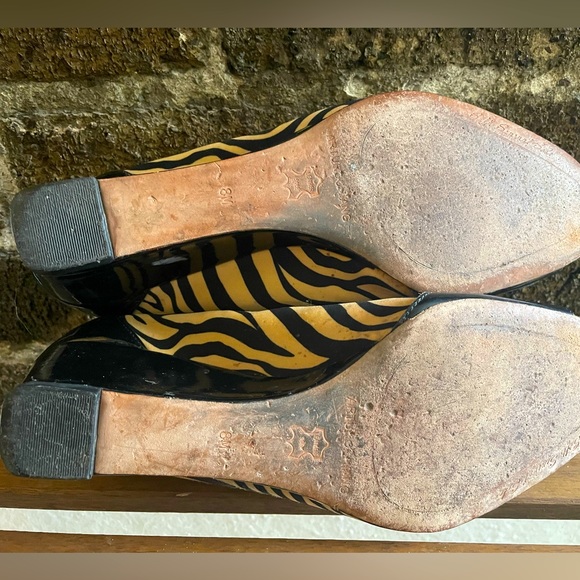 Arturo Chiang leather animal print wedge with peep toe, 8M/38 - Picture 5 of 6